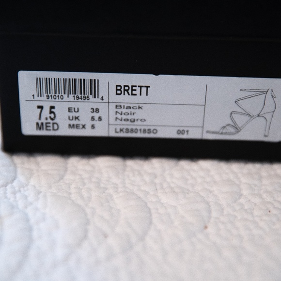 SOLD Kenneth Cole BRETT Black Strappy Heels - Picture 7 of 7